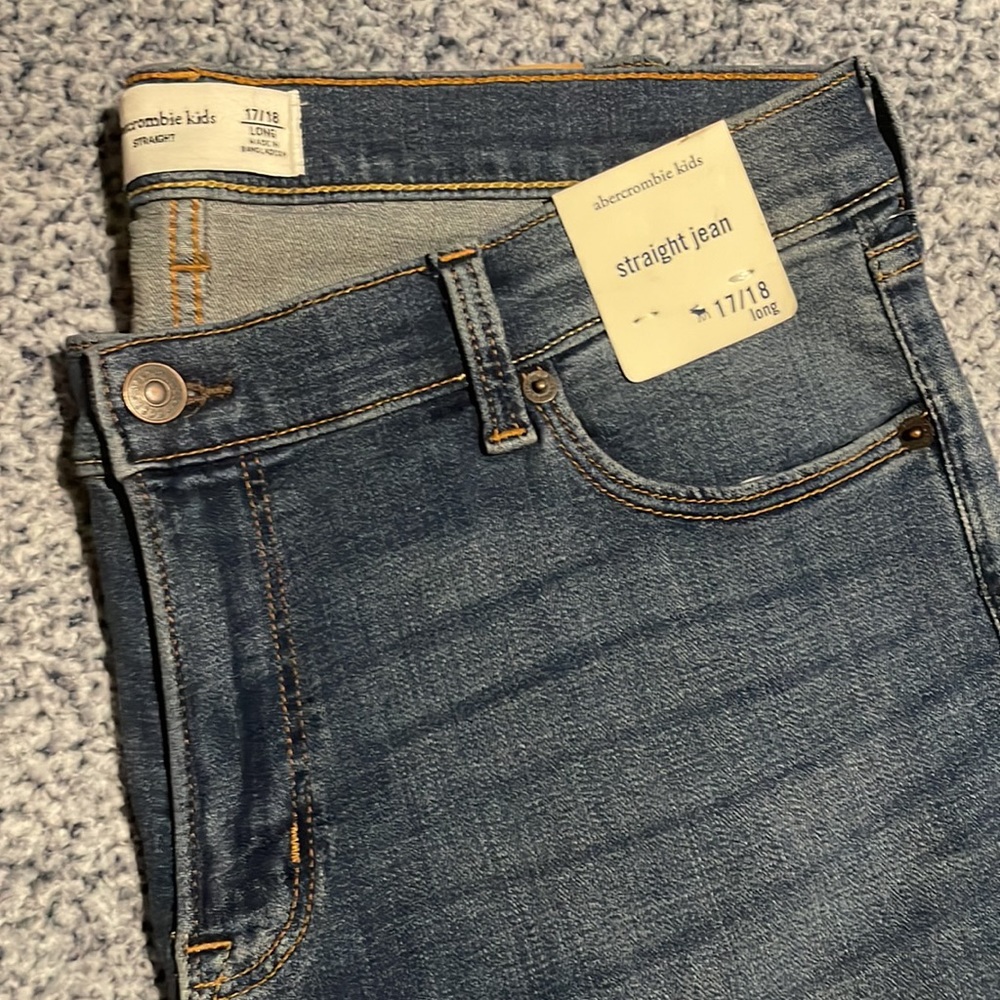 🆕Jeans - Picture 2 of 2